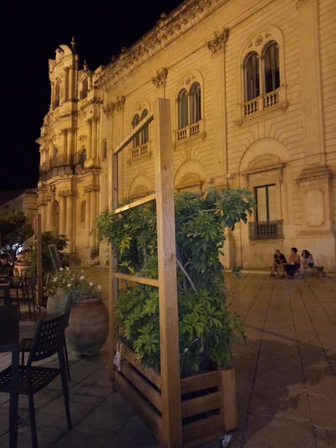 Casa Di Elena - Centro Storico Apartment Scicli Luaran gambar